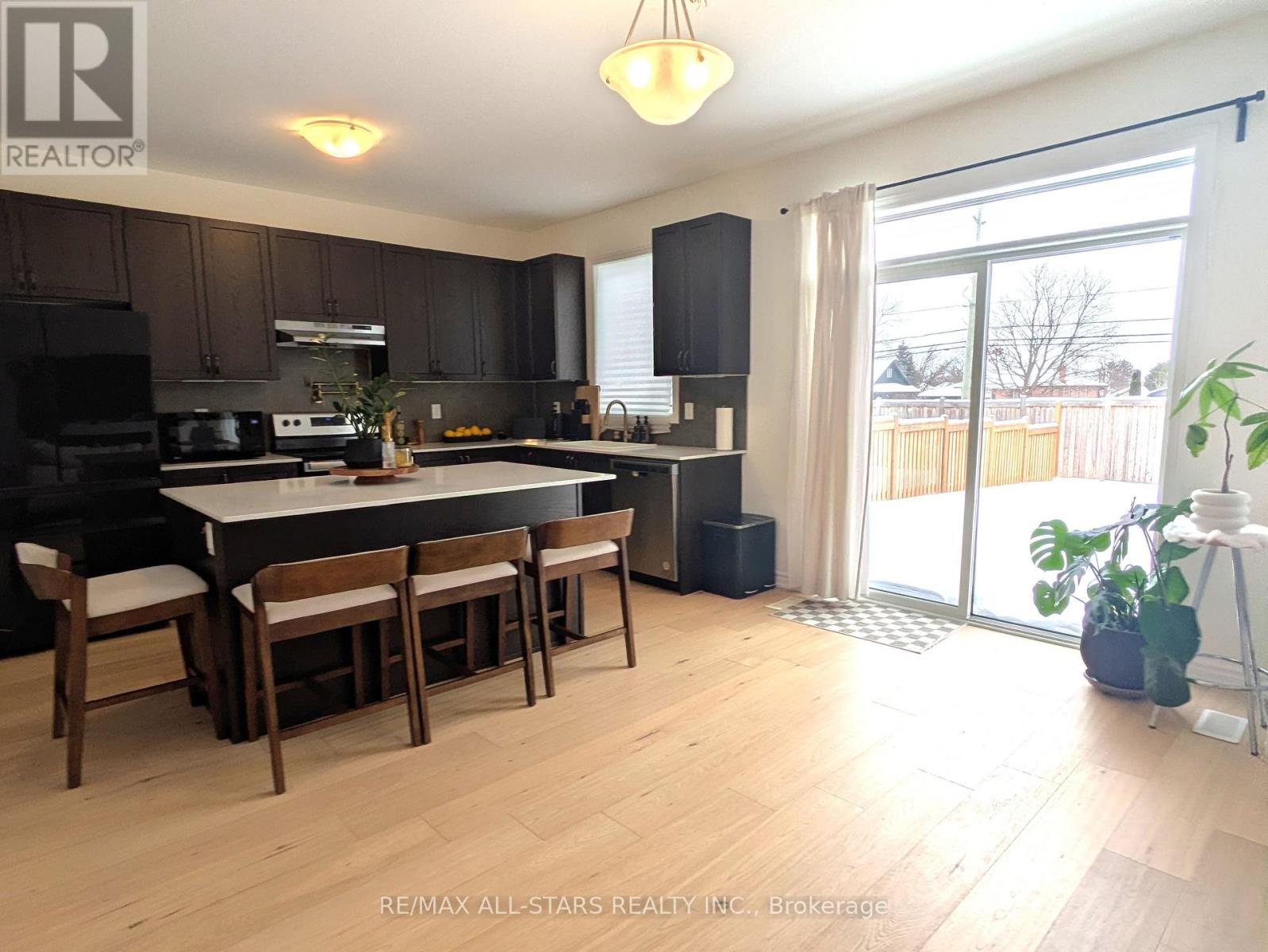 22 Hennessey Crescent, Kawartha Lakes (Lindsay), Ontario  K9V 0P3 - Photo 7 - X12743072