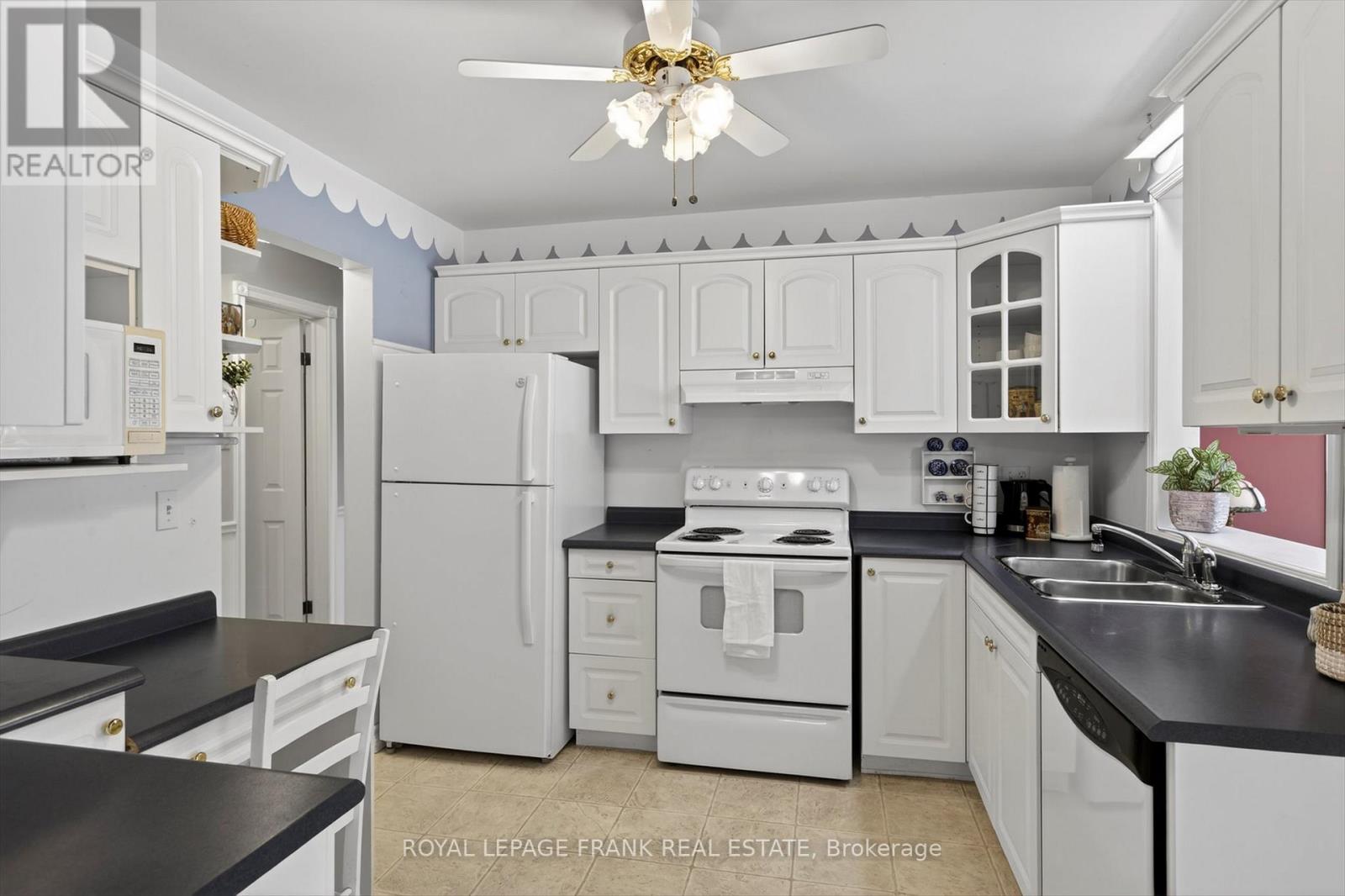 491 Chamberlain Street, Peterborough (Town Ward 3), Ontario  K9J 4L3 - Photo 9 - X12744940