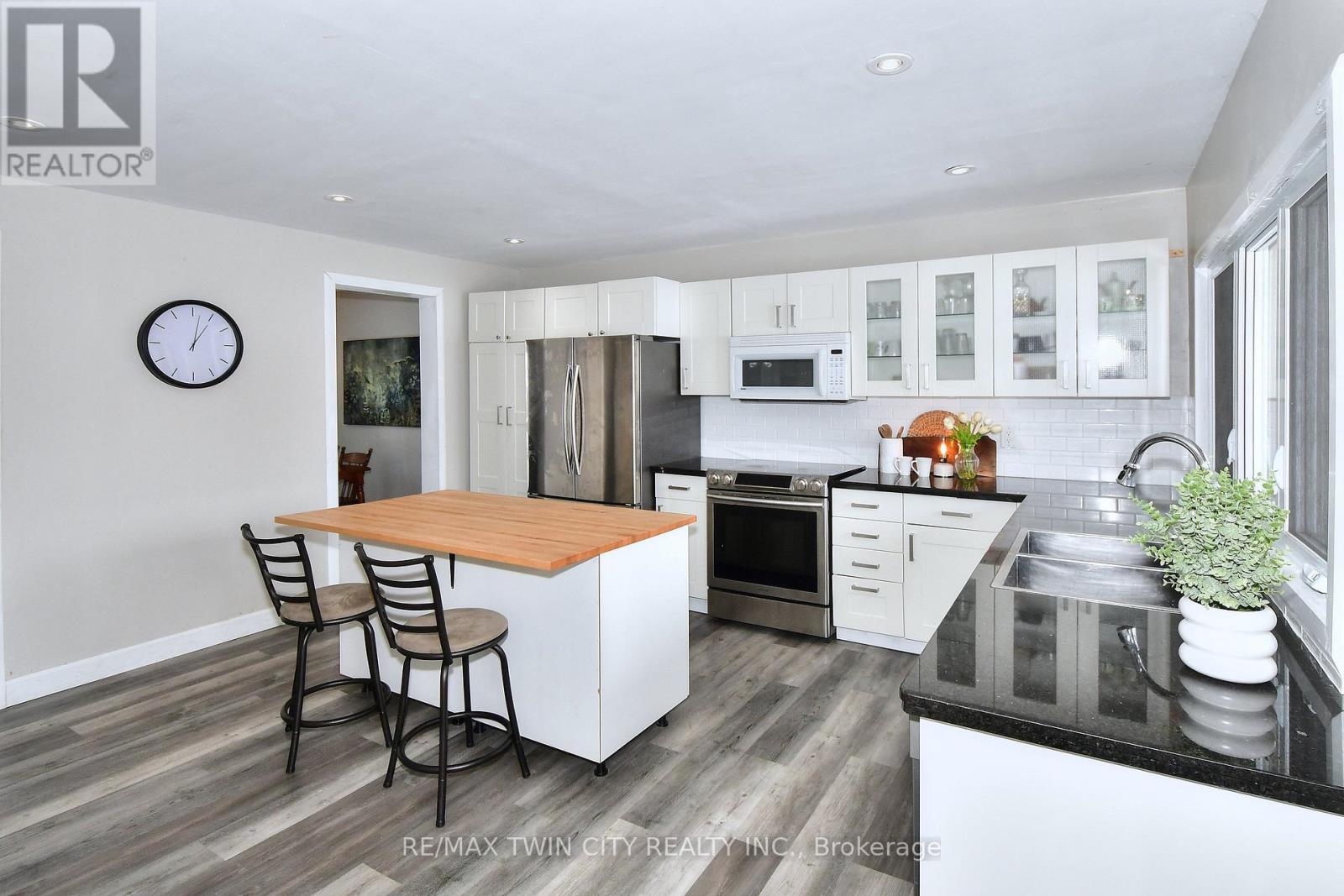 164 Goodfellow Road, Peterborough (Town Ward 3), Ontario  K9J 5X2 - Photo 4 - X12746730