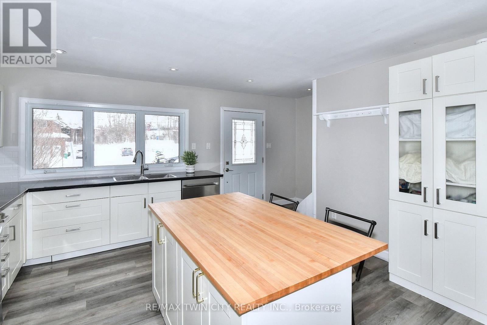 164 Goodfellow Road, Peterborough (Town Ward 3), Ontario  K9J 5X2 - Photo 7 - X12746730