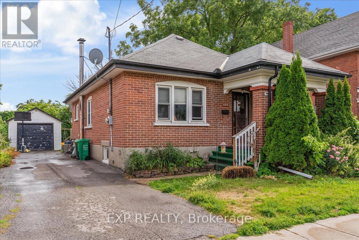 225 Mcgill Street, Peterborough (Otonabee Ward 1), Ontario  K9J 1W2 - Photo 2 - X12748426