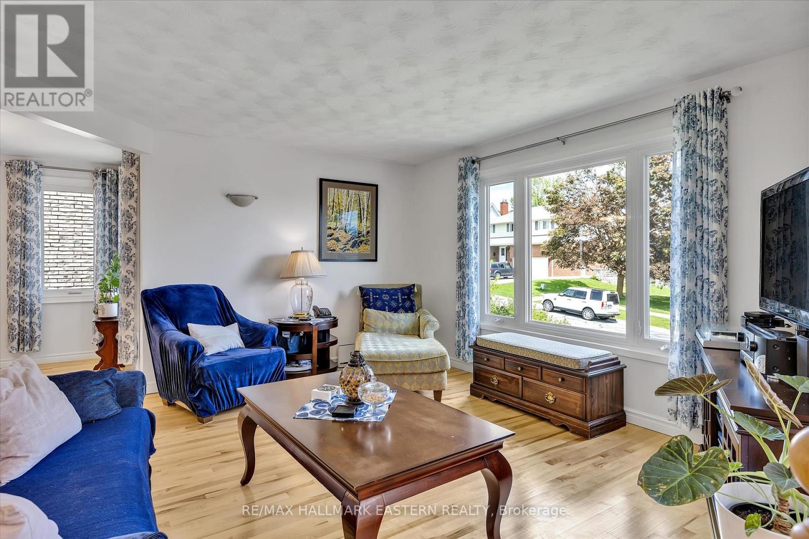 959 Golfview Road, Peterborough (Otonabee Ward 1), Ontario  K9J 7W2 - Photo 3 - X12748472