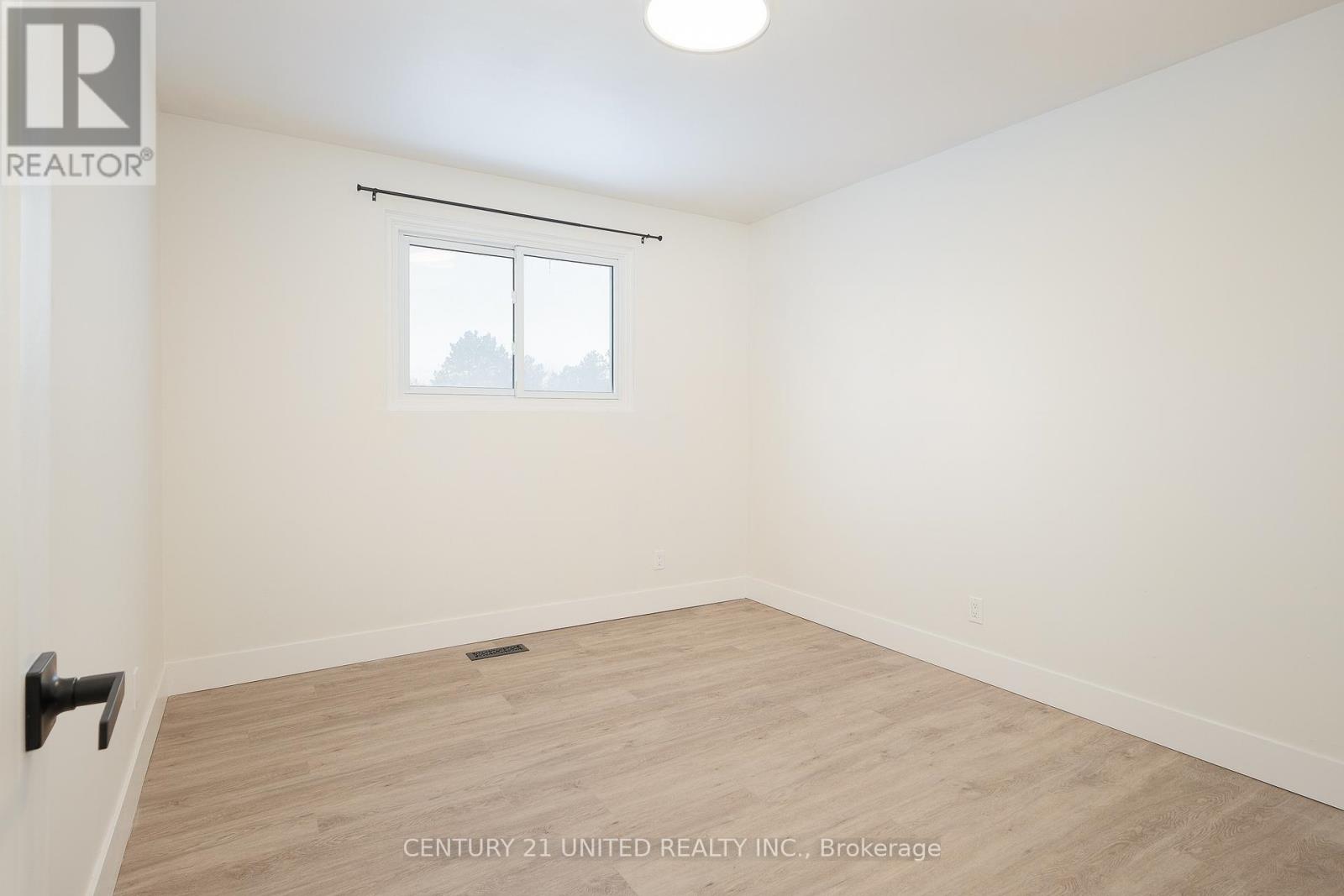 816 Stocker Road, Peterborough (Otonabee Ward 1), Ontario  K9J 5T3 - Photo 14 - X12749378