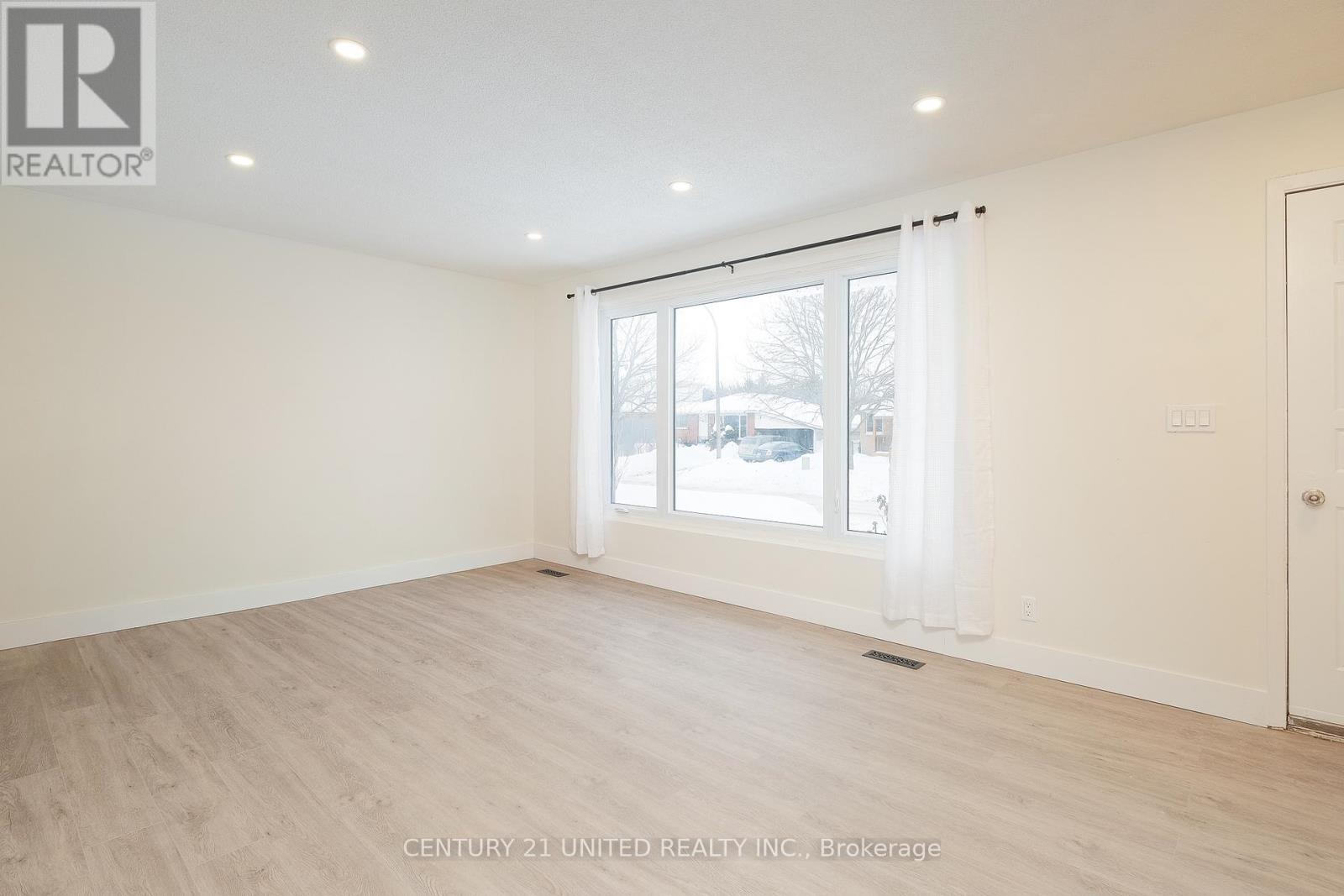 816 Stocker Road, Peterborough (Otonabee Ward 1), Ontario  K9J 5T3 - Photo 2 - X12749378