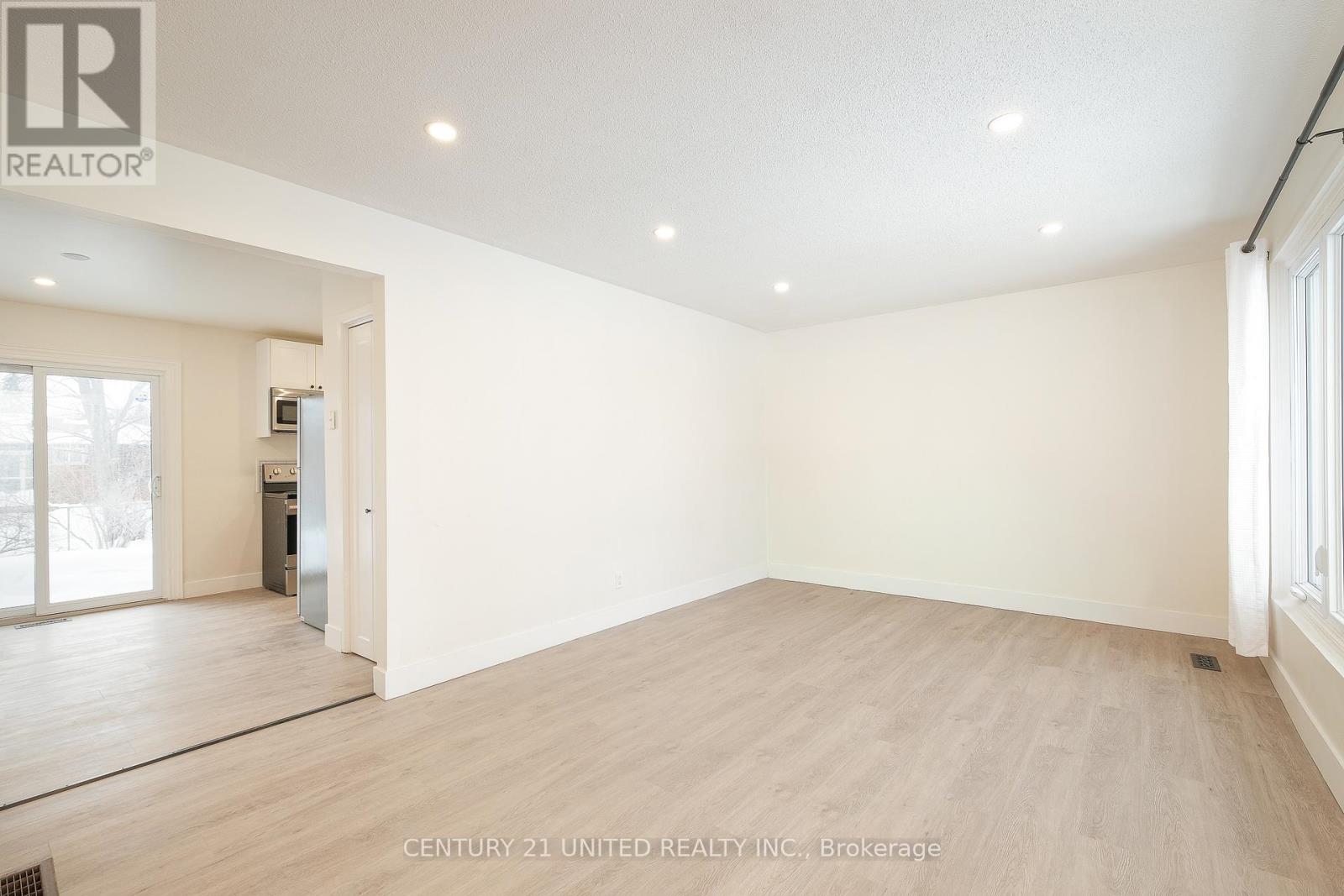 816 Stocker Road, Peterborough (Otonabee Ward 1), Ontario  K9J 5T3 - Photo 3 - X12749378