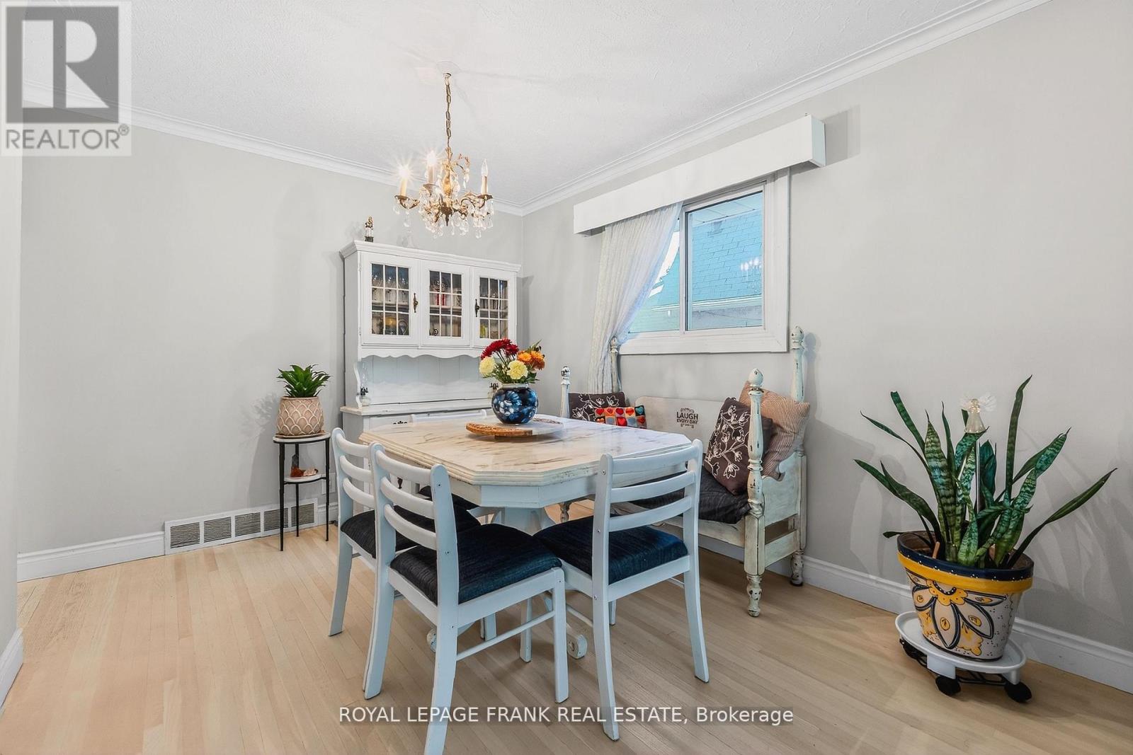 32 Melbourne Street E, Kawartha Lakes (Lindsay), Ontario  K9V 1X7 - Photo 12 - X12750022