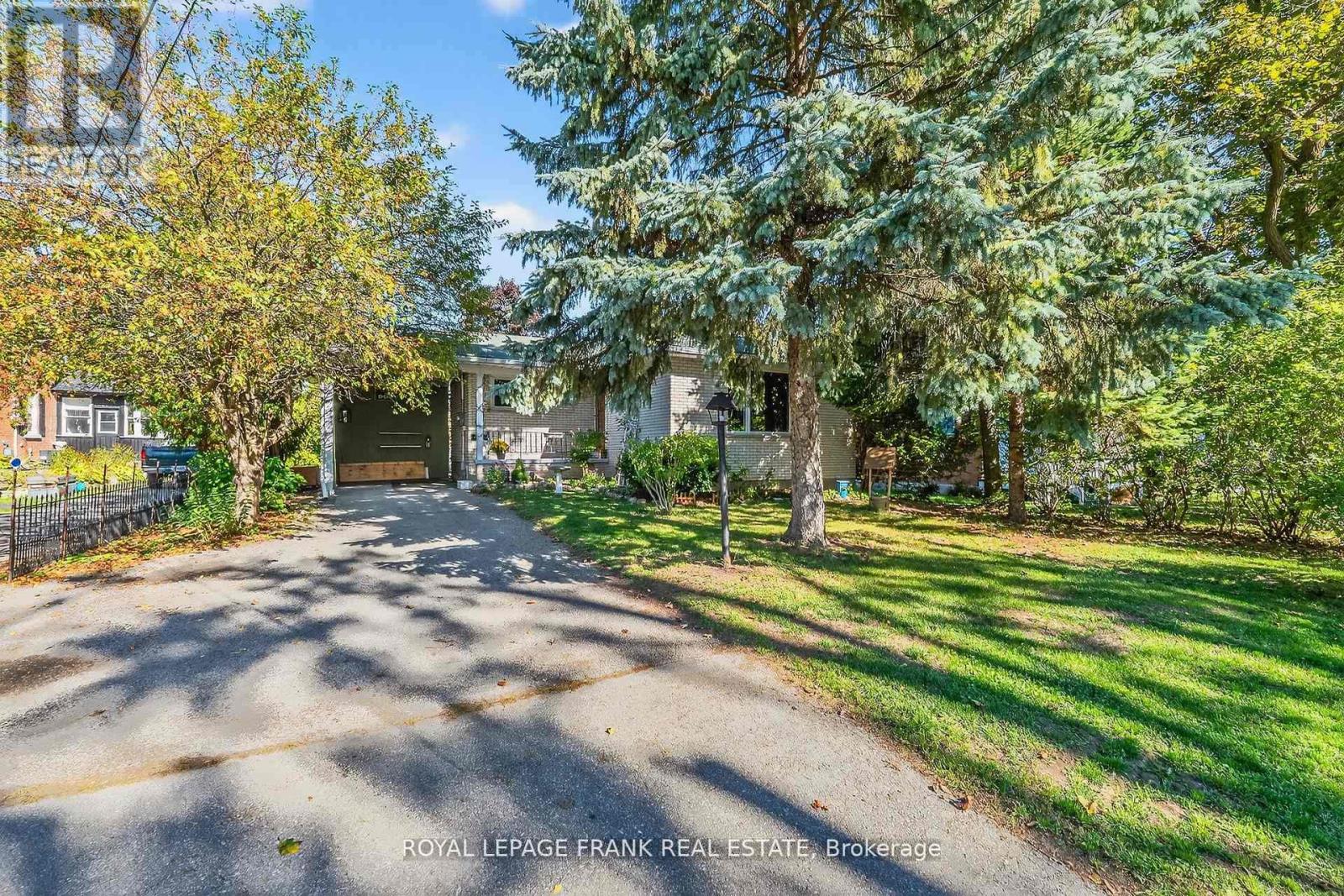 32 Melbourne Street E, Kawartha Lakes (Lindsay), Ontario  K9V 1X7 - Photo 2 - X12750022