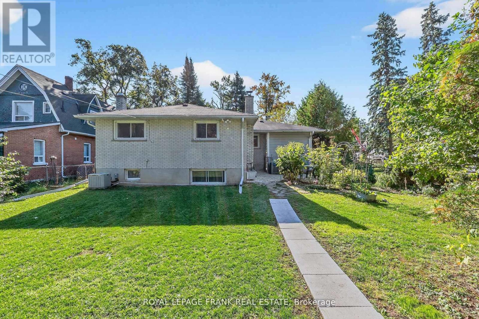 32 Melbourne Street E, Kawartha Lakes (Lindsay), Ontario  K9V 1X7 - Photo 31 - X12750022