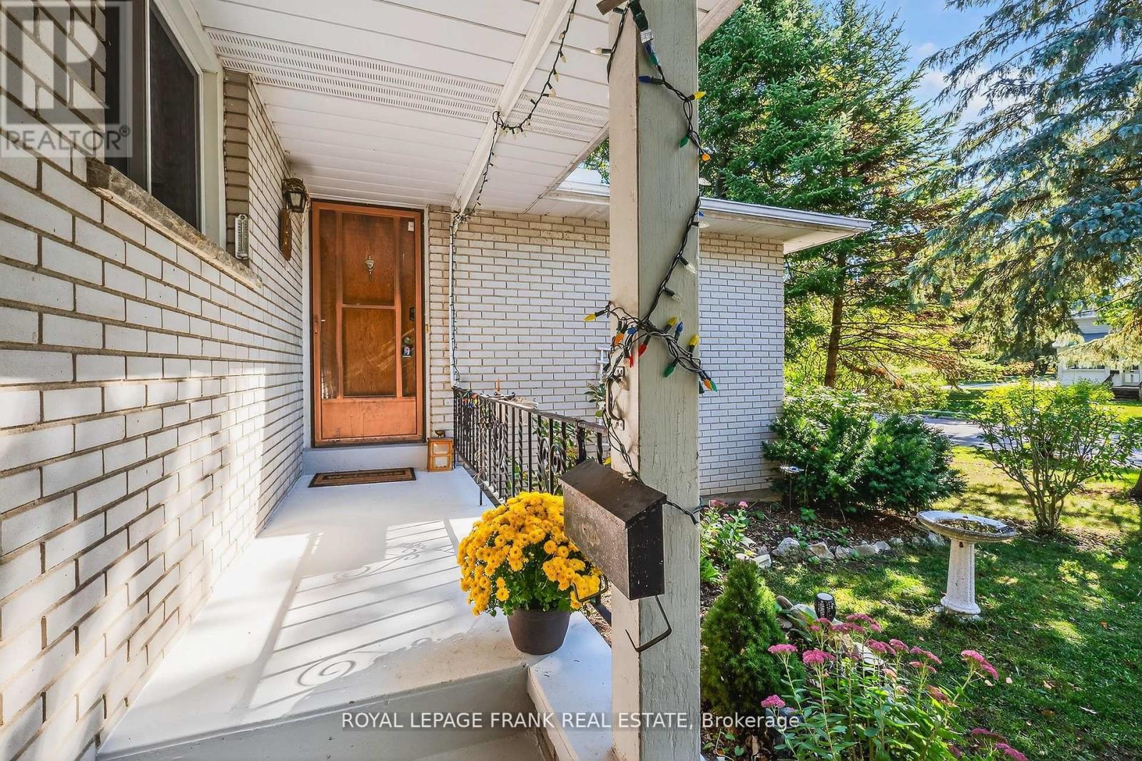 32 Melbourne Street E, Kawartha Lakes (Lindsay), Ontario  K9V 1X7 - Photo 5 - X12750022