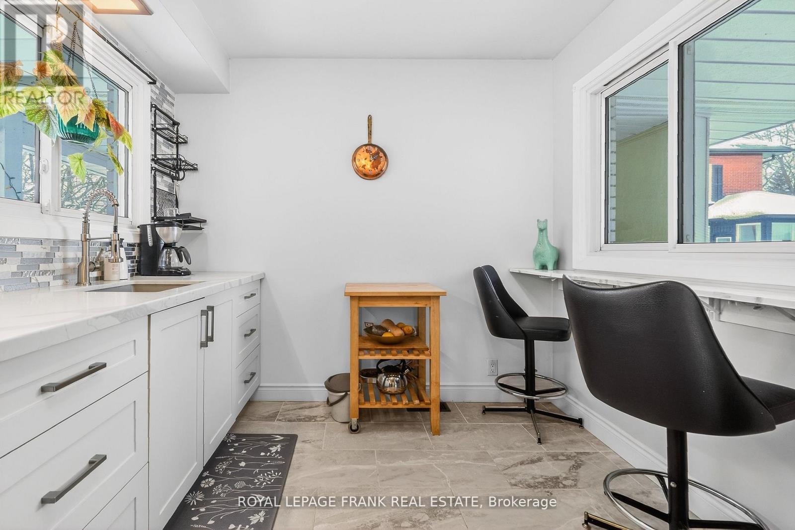 32 Melbourne Street E, Kawartha Lakes (Lindsay), Ontario  K9V 1X7 - Photo 7 - X12750022