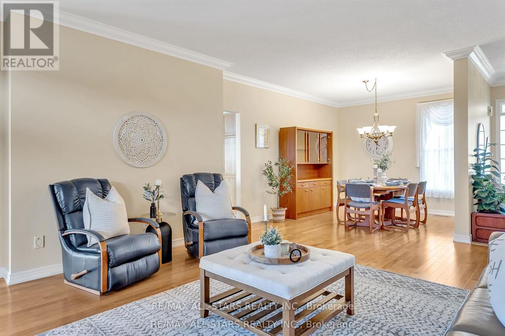 25 Sylvester Drive, Kawartha Lakes (Lindsay), Ontario  K9V 6E7 - Photo 10 - X12752106