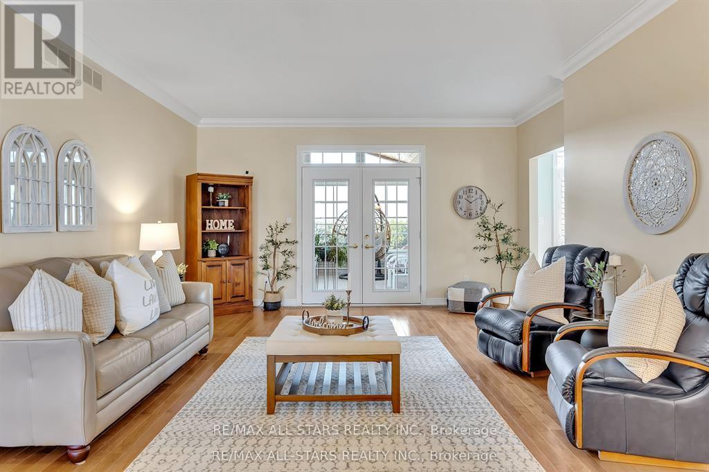 25 Sylvester Drive, Kawartha Lakes (Lindsay), Ontario  K9V 6E7 - Photo 5 - X12752106