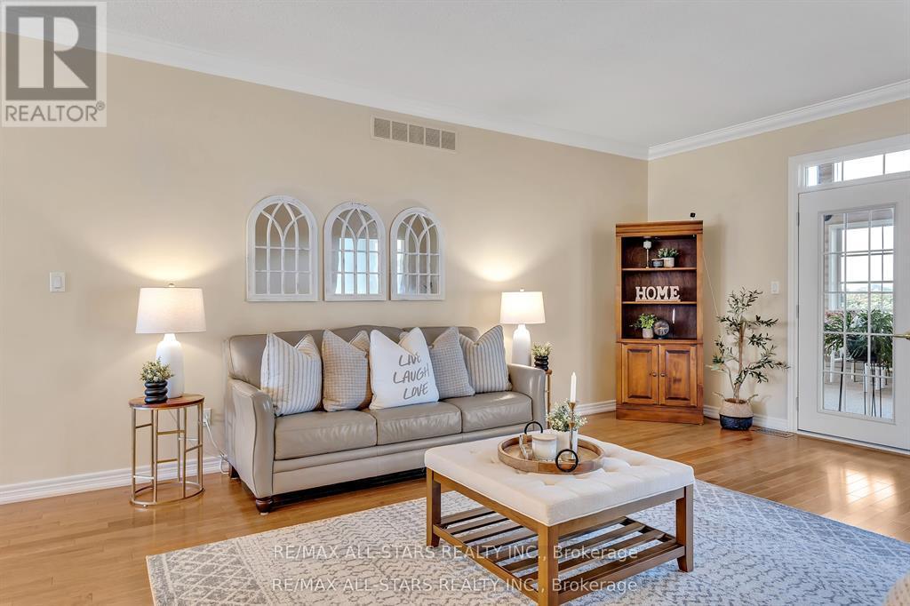 25 Sylvester Drive, Kawartha Lakes (Lindsay), Ontario  K9V 6E7 - Photo 6 - X12752106