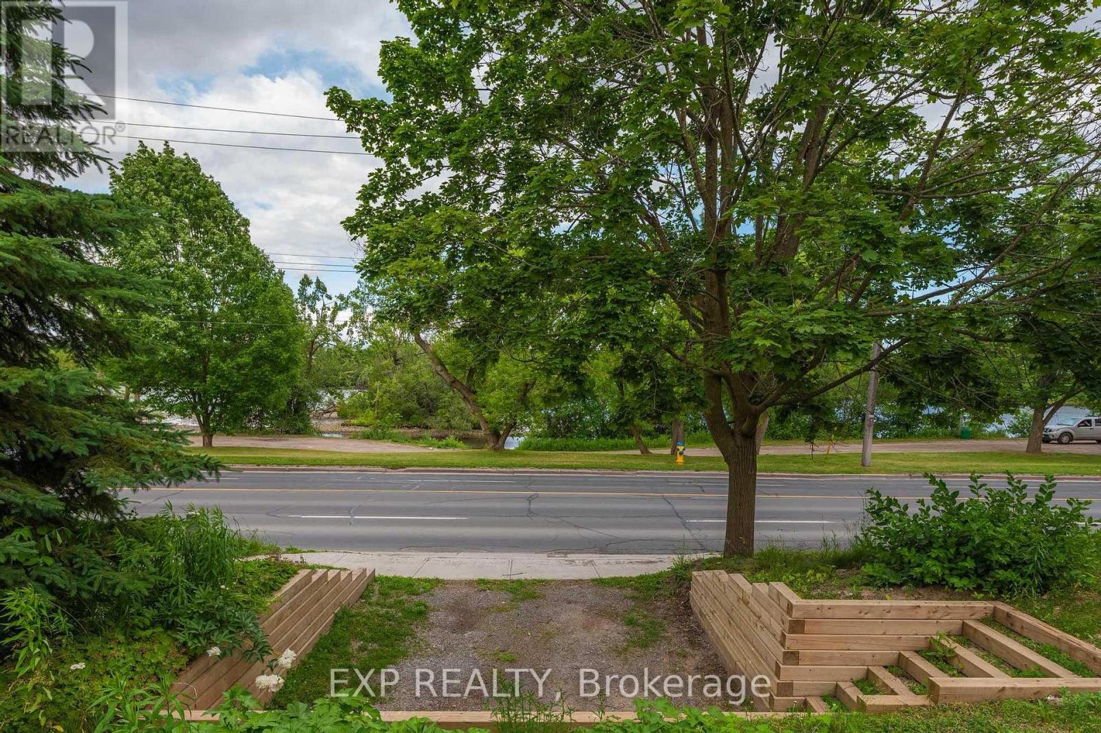 1033 Water Street, Peterborough (Northcrest Ward 5), Ontario  K9H 3P5 - Photo 3 - X12752086