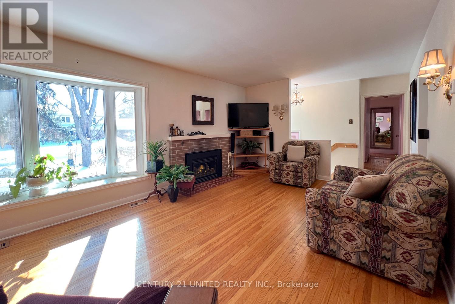 28 Weller Crescent, Peterborough (Monaghan Ward 2), Ontario  K9J 6J5 - Photo 12 - X12752334