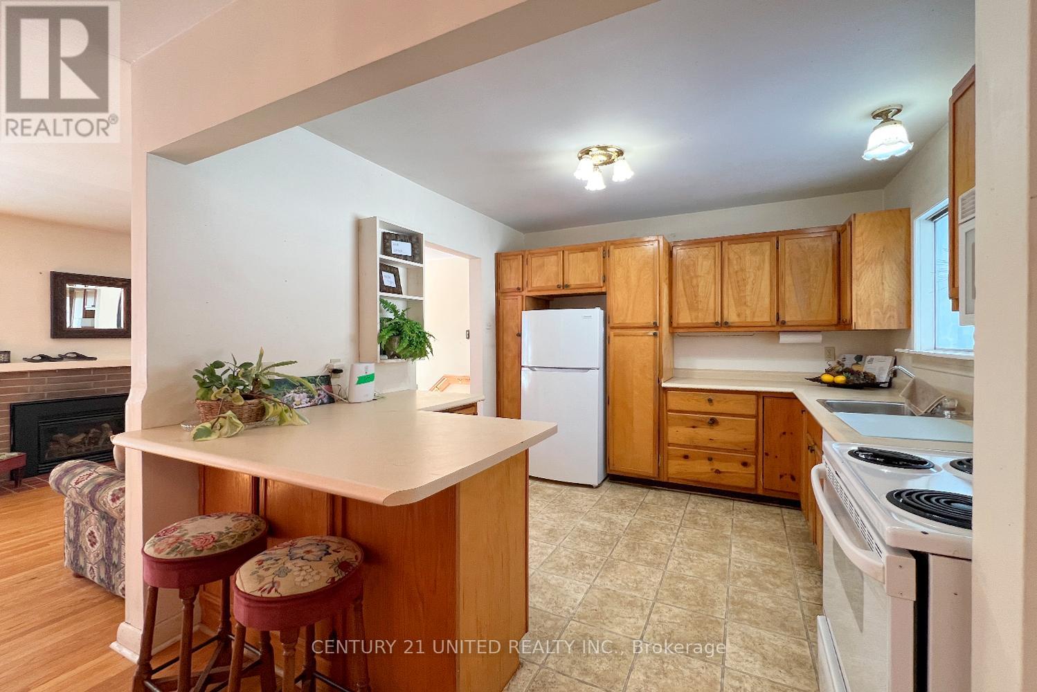 28 Weller Crescent, Peterborough (Monaghan Ward 2), Ontario  K9J 6J5 - Photo 5 - X12752334