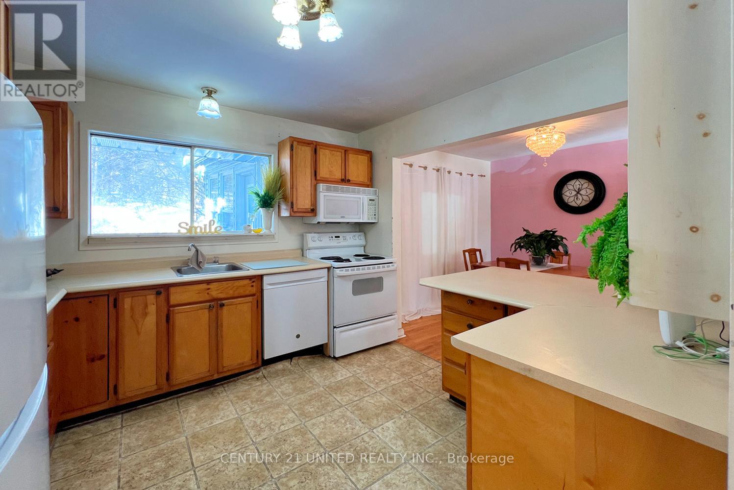 28 Weller Crescent, Peterborough (Monaghan Ward 2), Ontario  K9J 6J5 - Photo 6 - X12752334