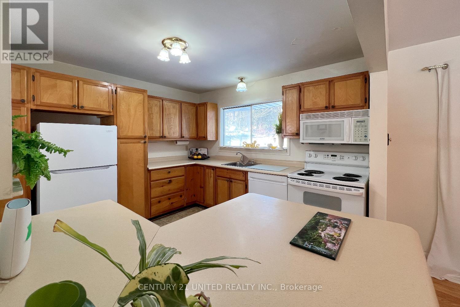 28 Weller Crescent, Peterborough (Monaghan Ward 2), Ontario  K9J 6J5 - Photo 7 - X12752334