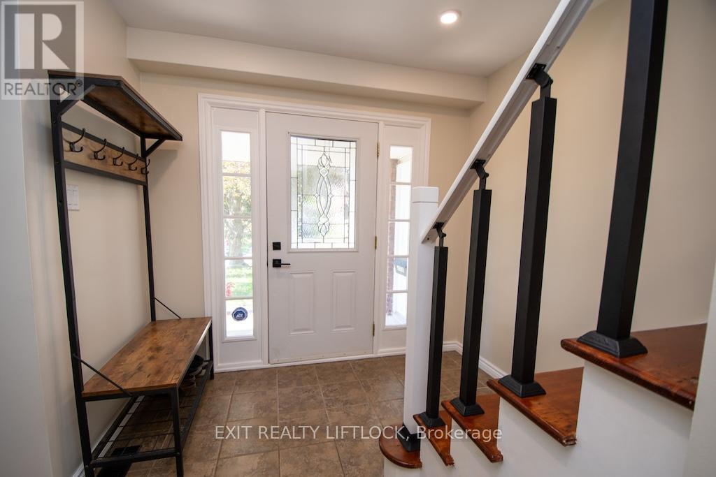 1456 Firwood Crescent, Peterborough (Monaghan Ward 2), Ontario  K9K 1J1 - Photo 3 - X12752904