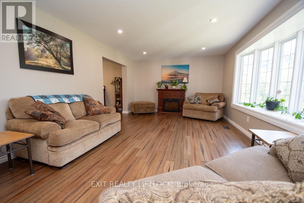 1456 Firwood Crescent, Peterborough (Monaghan Ward 2), Ontario  K9K 1J1 - Photo 5 - X12752904