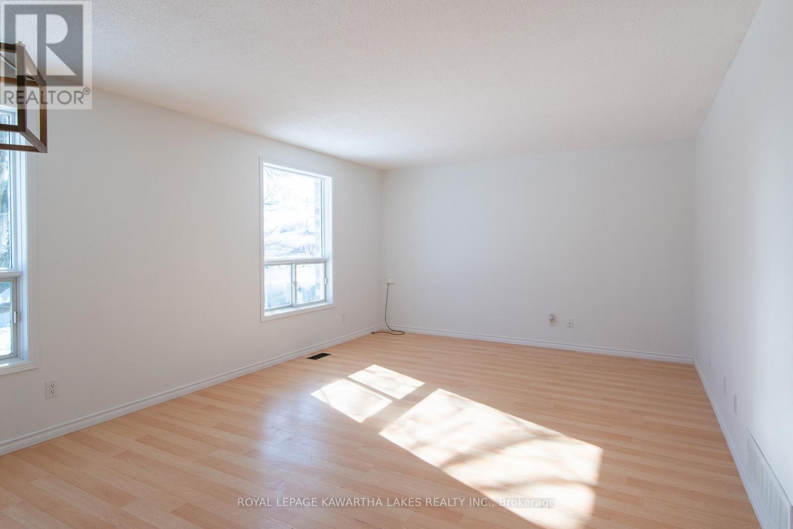 78 Eglington Street E, Kawartha Lakes (Lindsay), Ontario  K9V 3Z5 - Photo 12 - X12752926