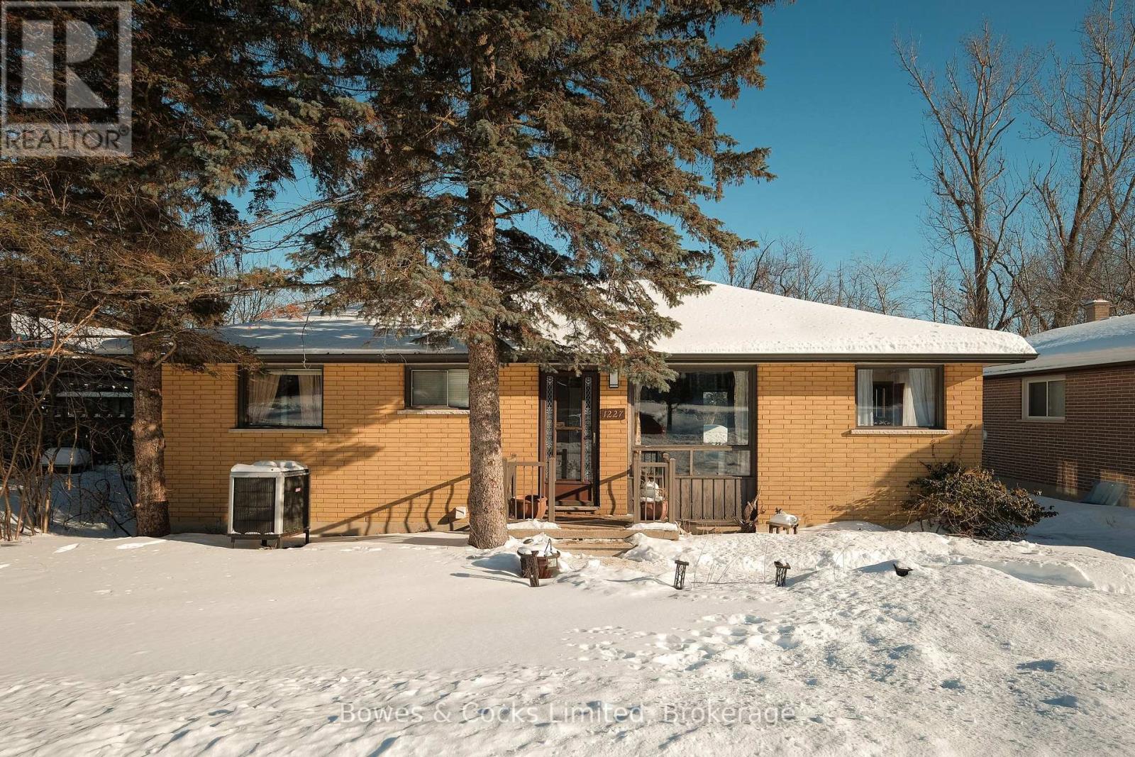 1227 ALGONQUIN BOULEVARD, peterborough (northcrest ward 5), Ontario