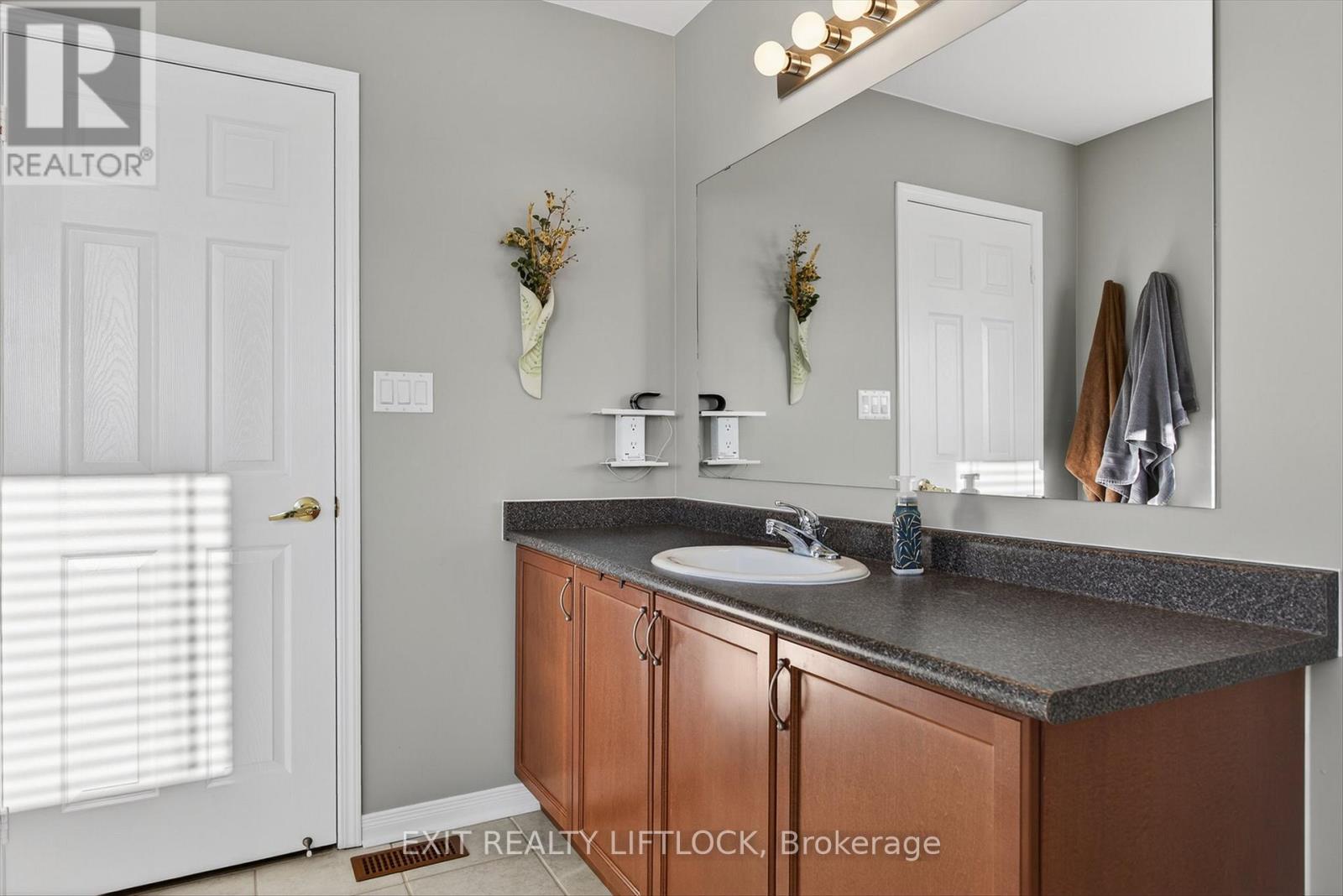 1403 Ireland Drive, Peterborough (Monaghan Ward 2), Ontario  K9K 0A7 - Photo 12 - X12753516