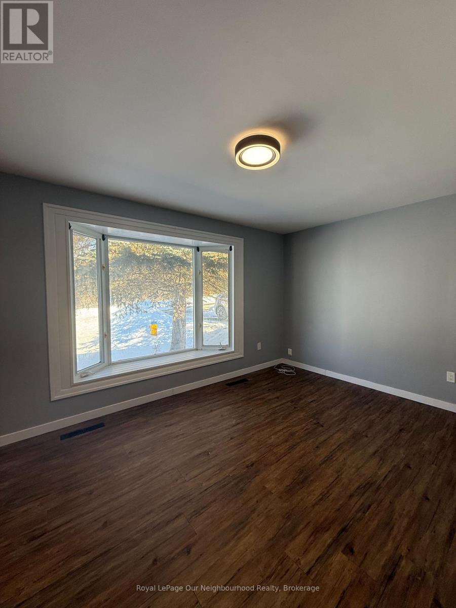 Upper - 741 Maryland Avenue, Peterborough (Otonabee Ward 1), Ontario  K9J 4P5 - Photo 2 - X12756990