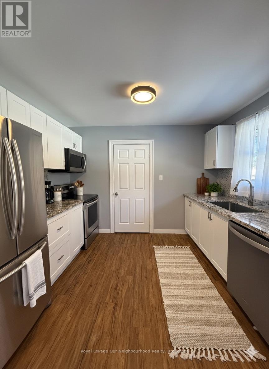 Upper - 741 Maryland Avenue, Peterborough (Otonabee Ward 1), Ontario  K9J 4P5 - Photo 3 - X12756990