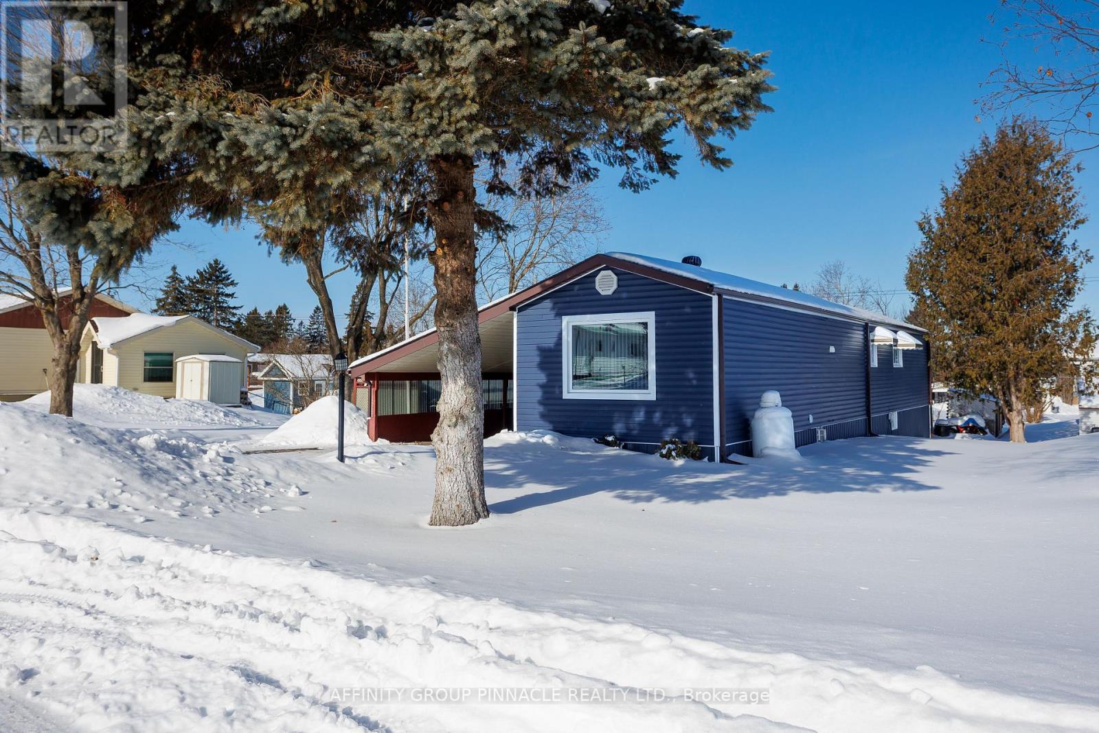 11 Homewood Avenue, Kawartha Lakes (Lindsay), Ontario  K9V 0H5 - Photo 4 - X12757198