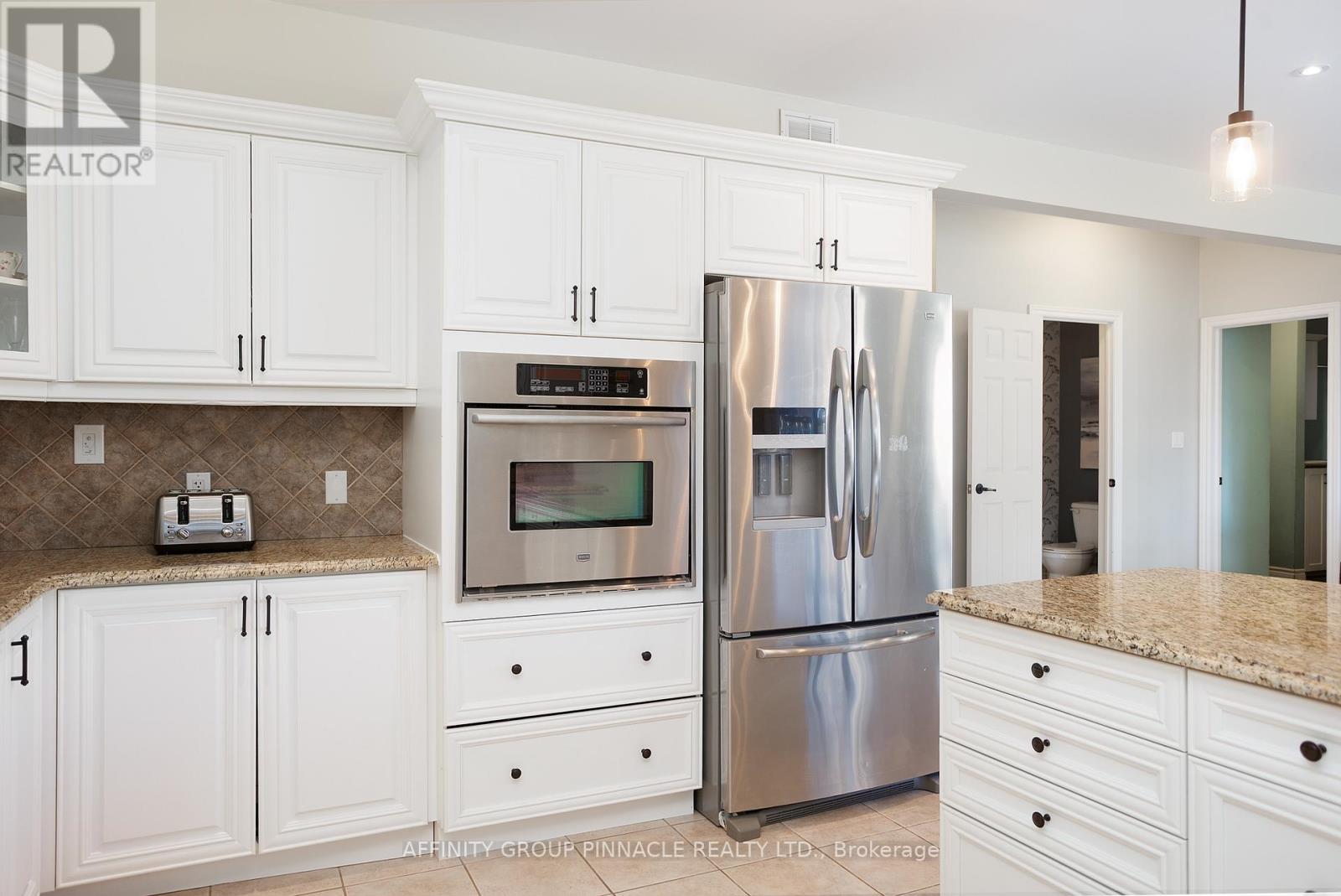 31 Ellis Crescent, Kawartha Lakes (Lindsay), Ontario  K9V 0A5 - Photo 9 - X12757772