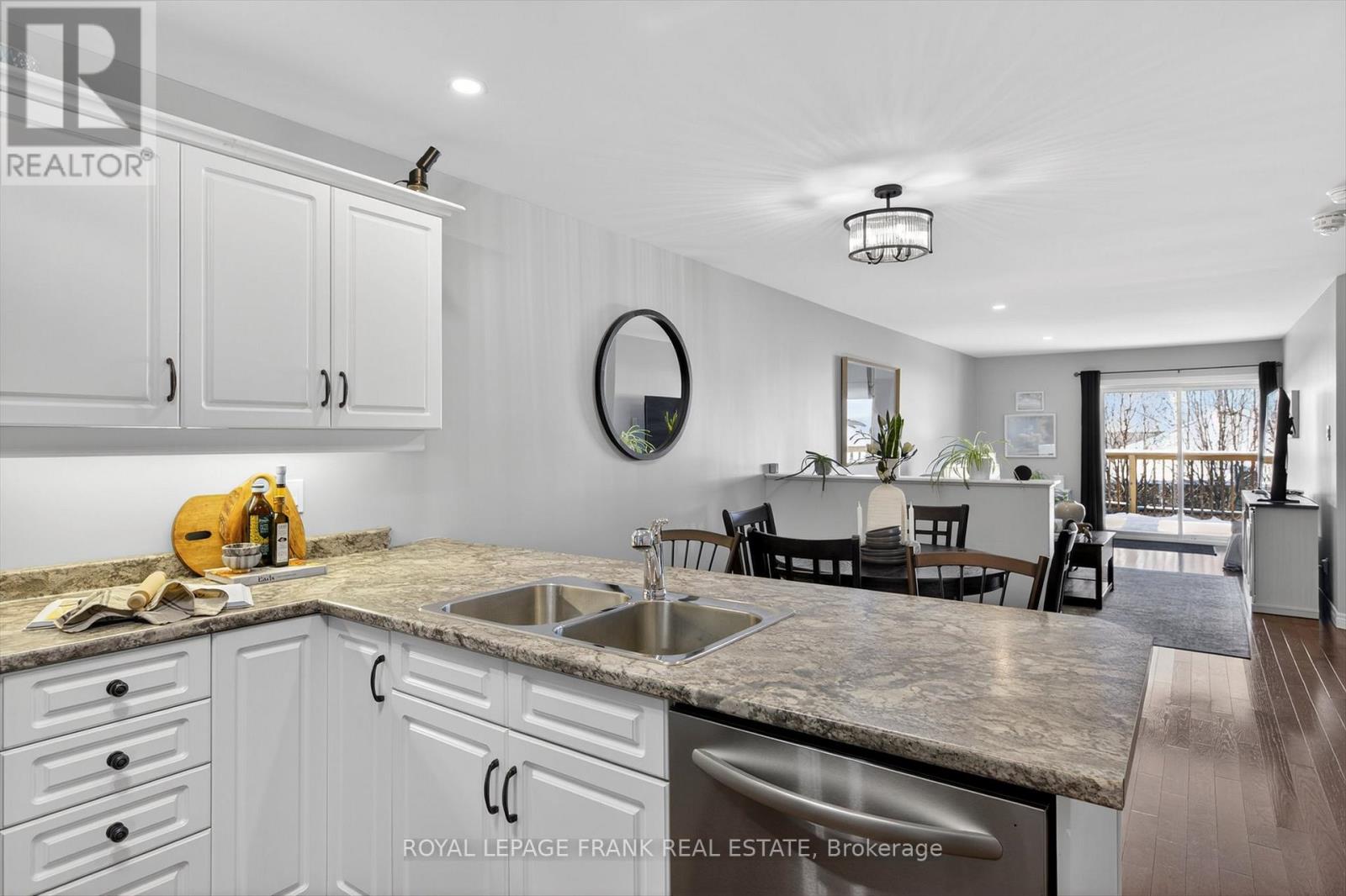 859 Emery Way, Peterborough (Monaghan Ward 2), Ontario  K9J 0H7 - Photo 8 - X12758264