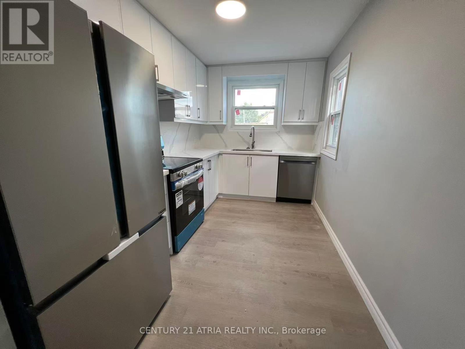 Upper - 757 Lock Street, Peterborough (Otonabee Ward 1), Ontario  K9J 2Z3 - Photo 2 - X12759948