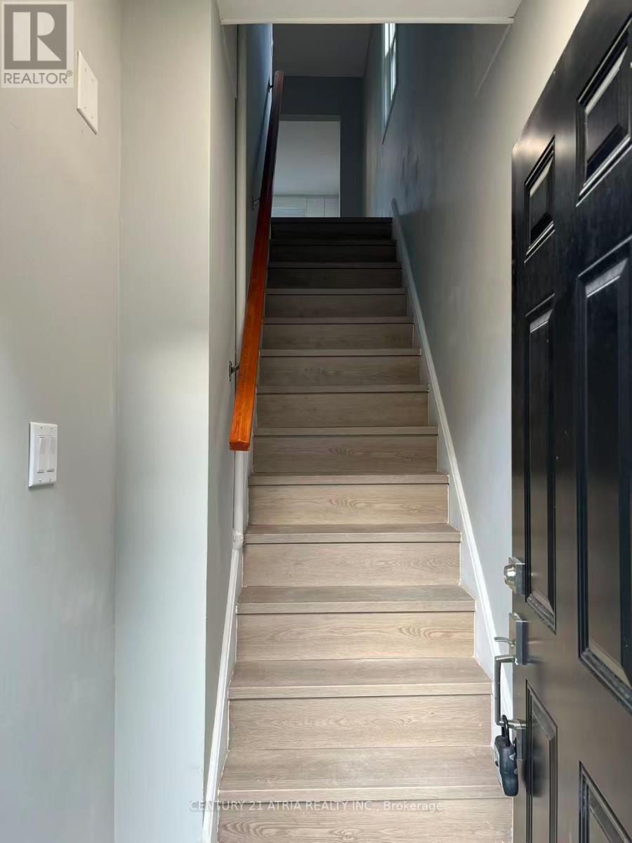 Upper - 757 Lock Street, Peterborough (Otonabee Ward 1), Ontario  K9J 2Z3 - Photo 6 - X12759948