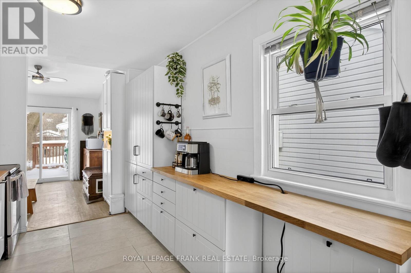 744 Brown Street, Peterborough (Otonabee Ward 1), Ontario  K9J 4K8 - Photo 10 - X12762452