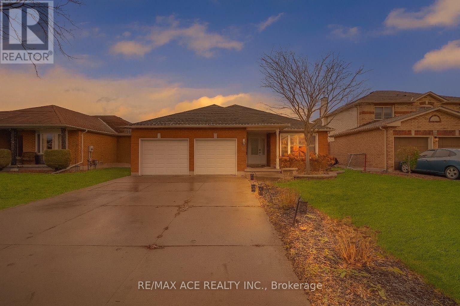 52 FOSTER CREEK DRIVE, clarington (newcastle), Ontario