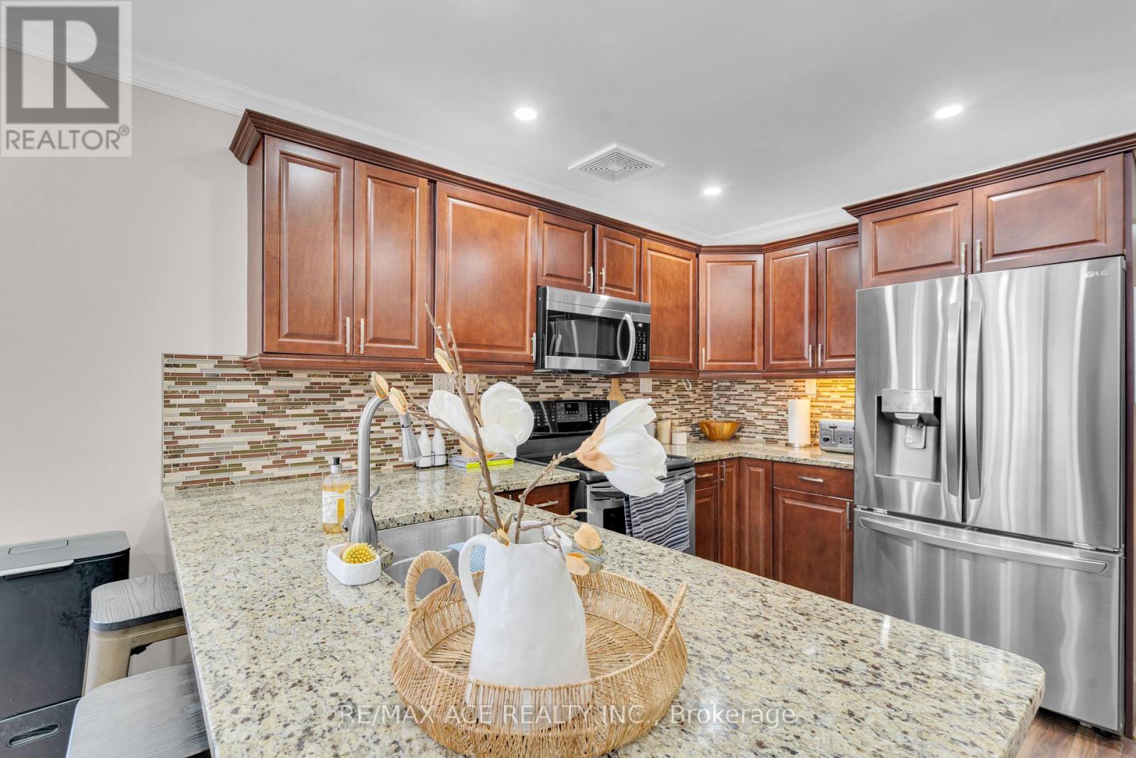 52 Foster Creek Drive, Clarington (Newcastle), Ontario  L1B 1G4 - Photo 17 - E12763806