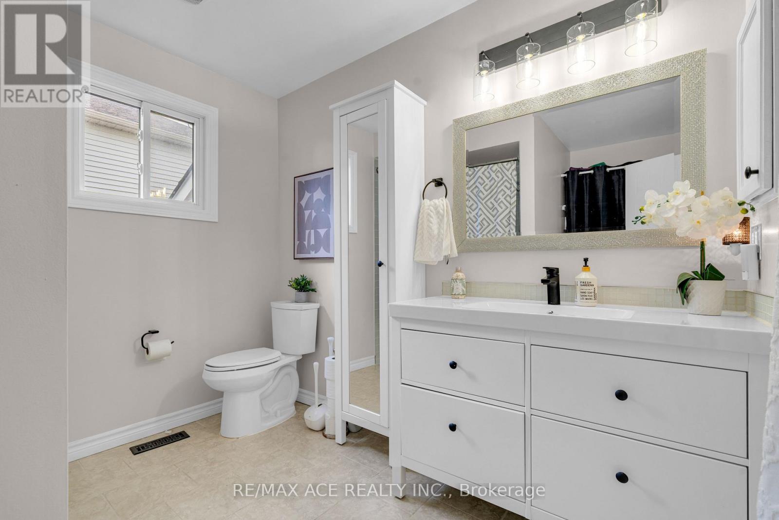 52 Foster Creek Drive, Clarington (Newcastle), Ontario  L1B 1G4 - Photo 21 - E12763806