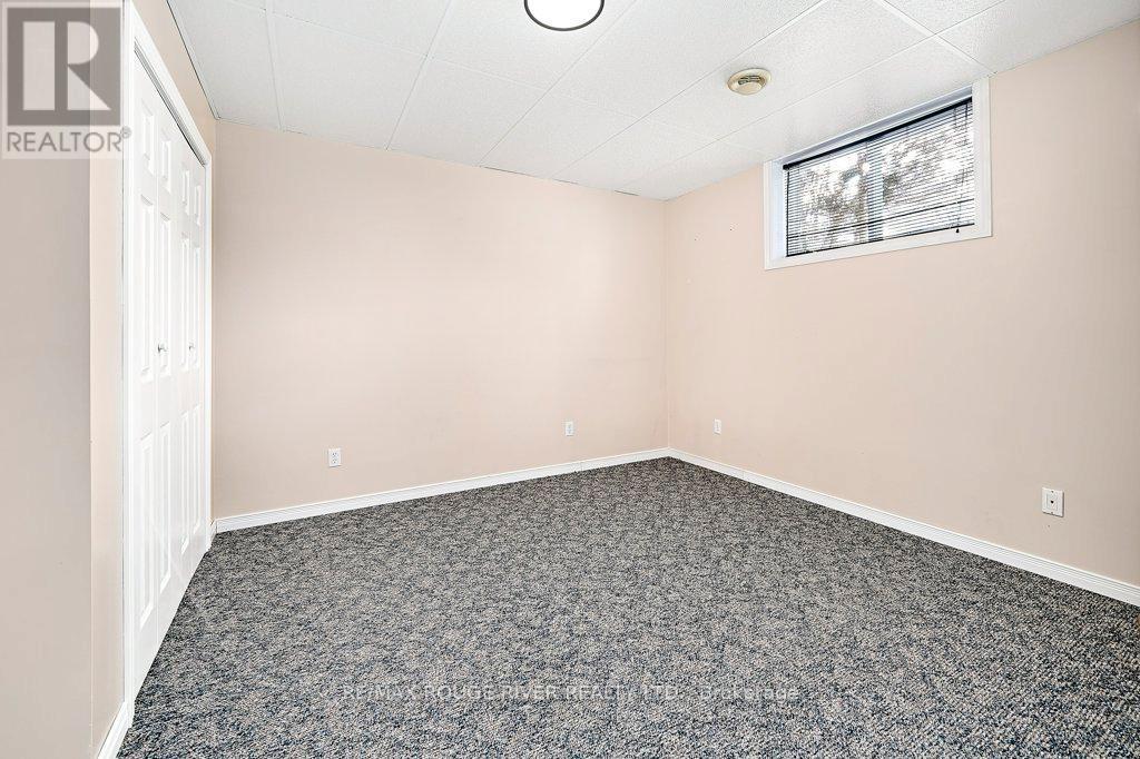 26 Eakins Crescent, Kawartha Lakes (Lindsay), Ontario  K9V 6J9 - Photo 38 - X12764074