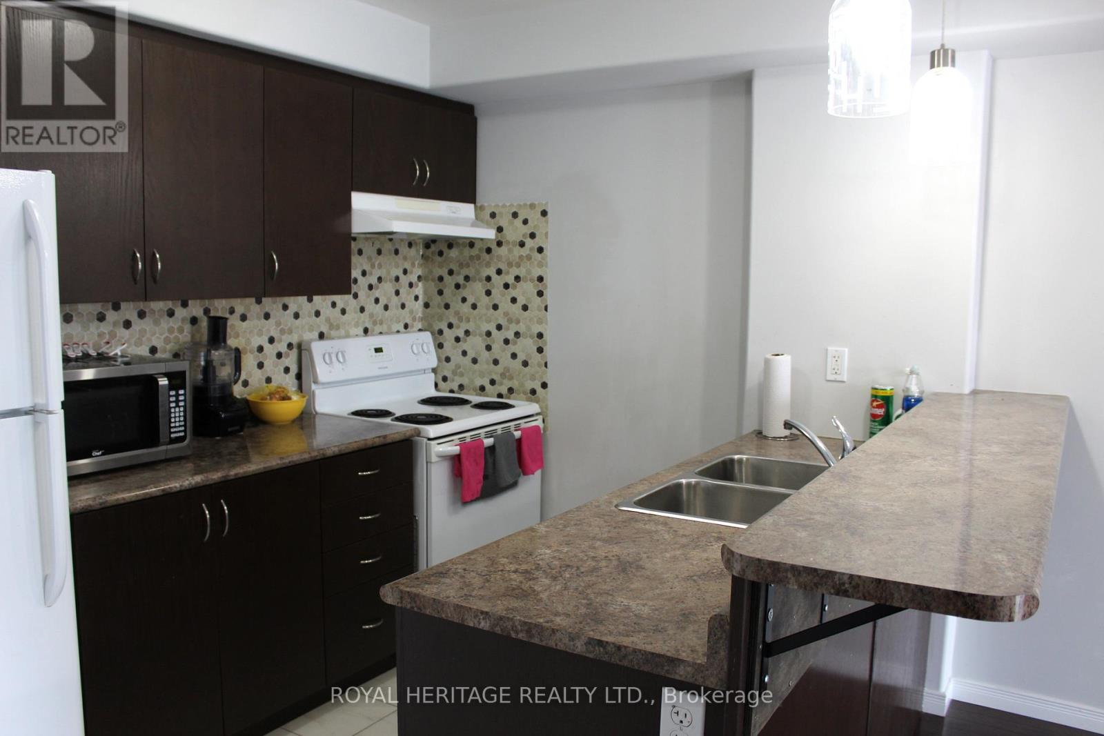 307 - 306 Spillsbury Drive, Peterborough (Otonabee Ward 1), Ontario  K9K 0B5 - Photo 7 - X12764852