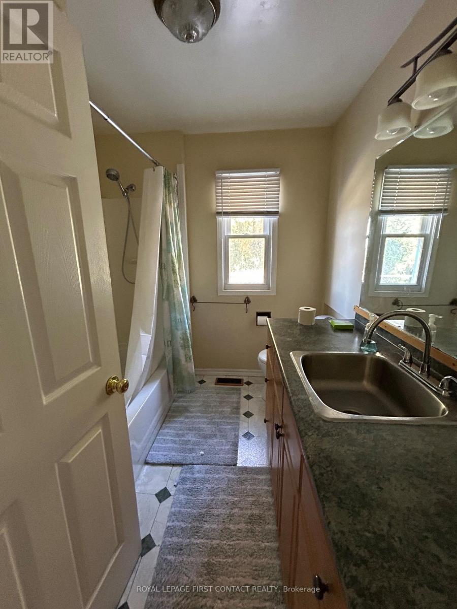 16 Leisure Lane, Kawartha Lakes (Fenelon), Ontario  K9V 4R1 - Photo 15 - X12765646