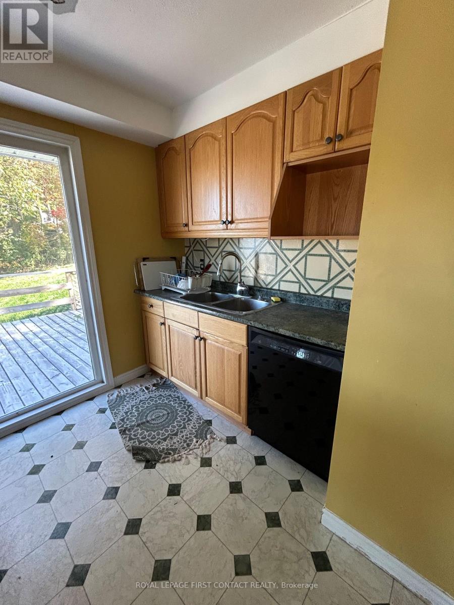 16 Leisure Lane, Kawartha Lakes (Fenelon), Ontario  K9V 4R1 - Photo 17 - X12765646