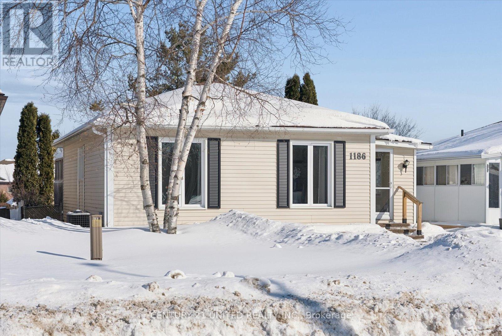 1186 Neptune Street, Peterborough (Northcrest Ward 5), Ontario  K9H 7M6 - Photo 3 - X12765850