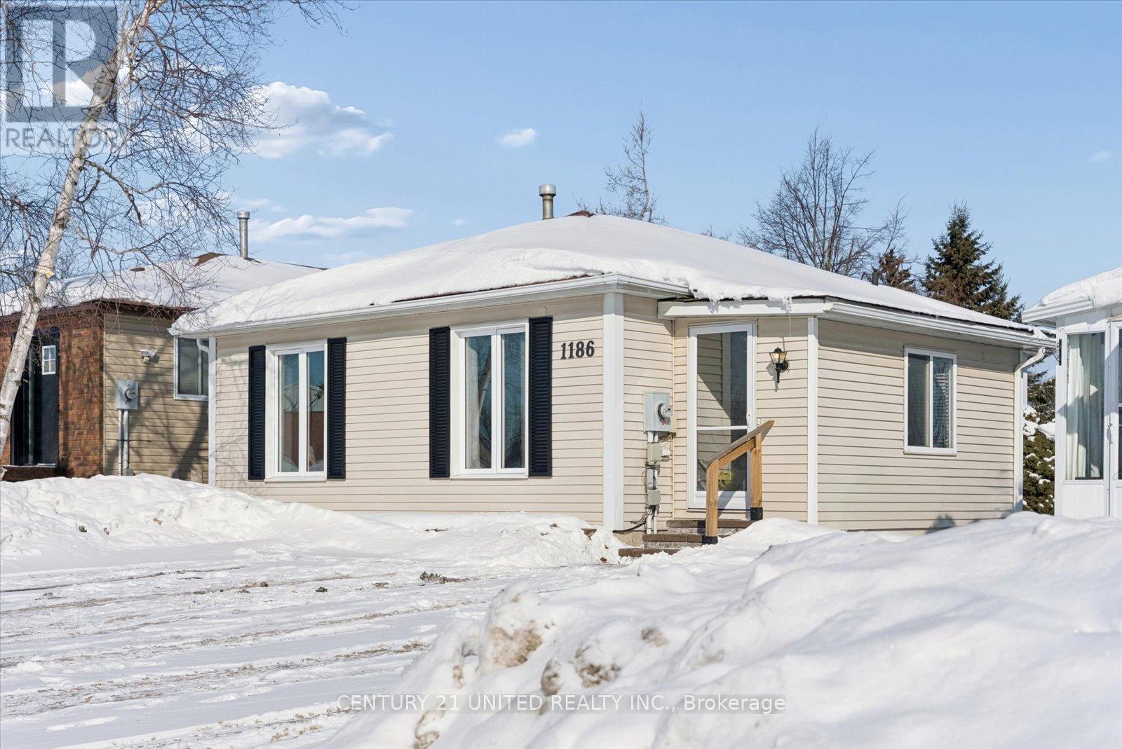 1186 Neptune Street, Peterborough (Northcrest Ward 5), Ontario  K9H 7M6 - Photo 6 - X12765850