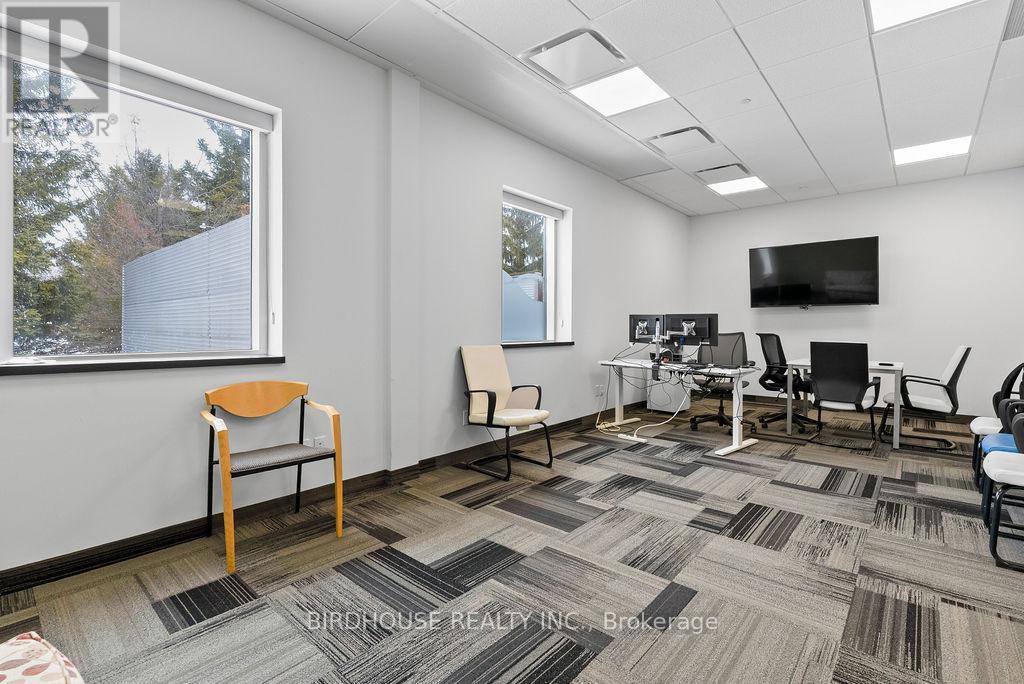 15000 Sq Ft - 336 Angeline Street S, Kawartha Lakes (Lindsay), Ontario  K9V 0J8 - Photo 17 - X12765936