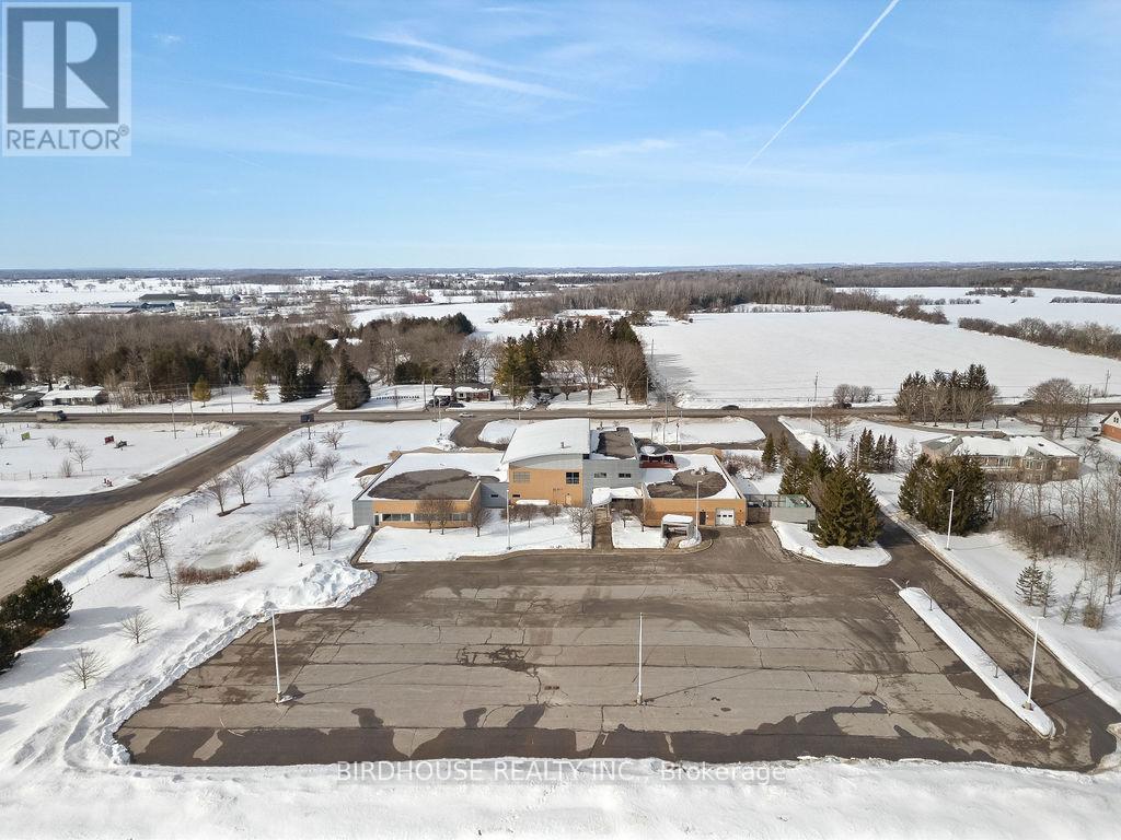 2300 Sq Ft - 336 Angeline Street S, Kawartha Lakes (Lindsay), Ontario  K9V 0J8 - Photo 4 - X12765942