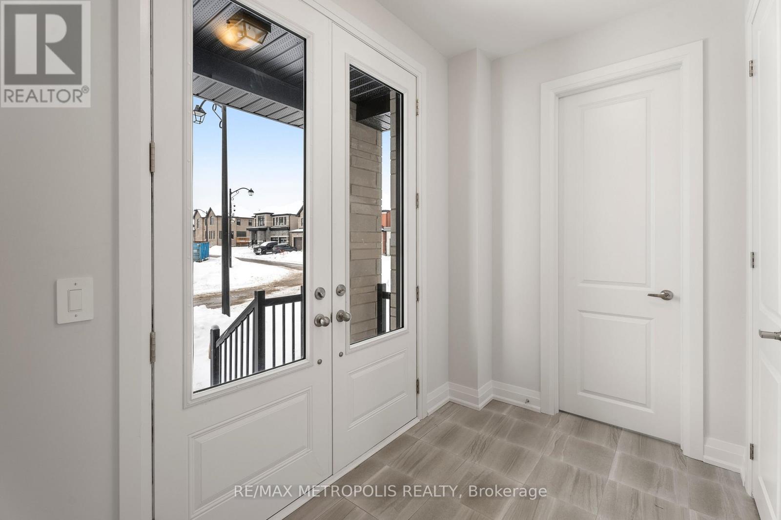 31 Walters Street, Kawartha Lakes (Lindsay), Ontario  K9V 0S2 - Photo 3 - X12766202