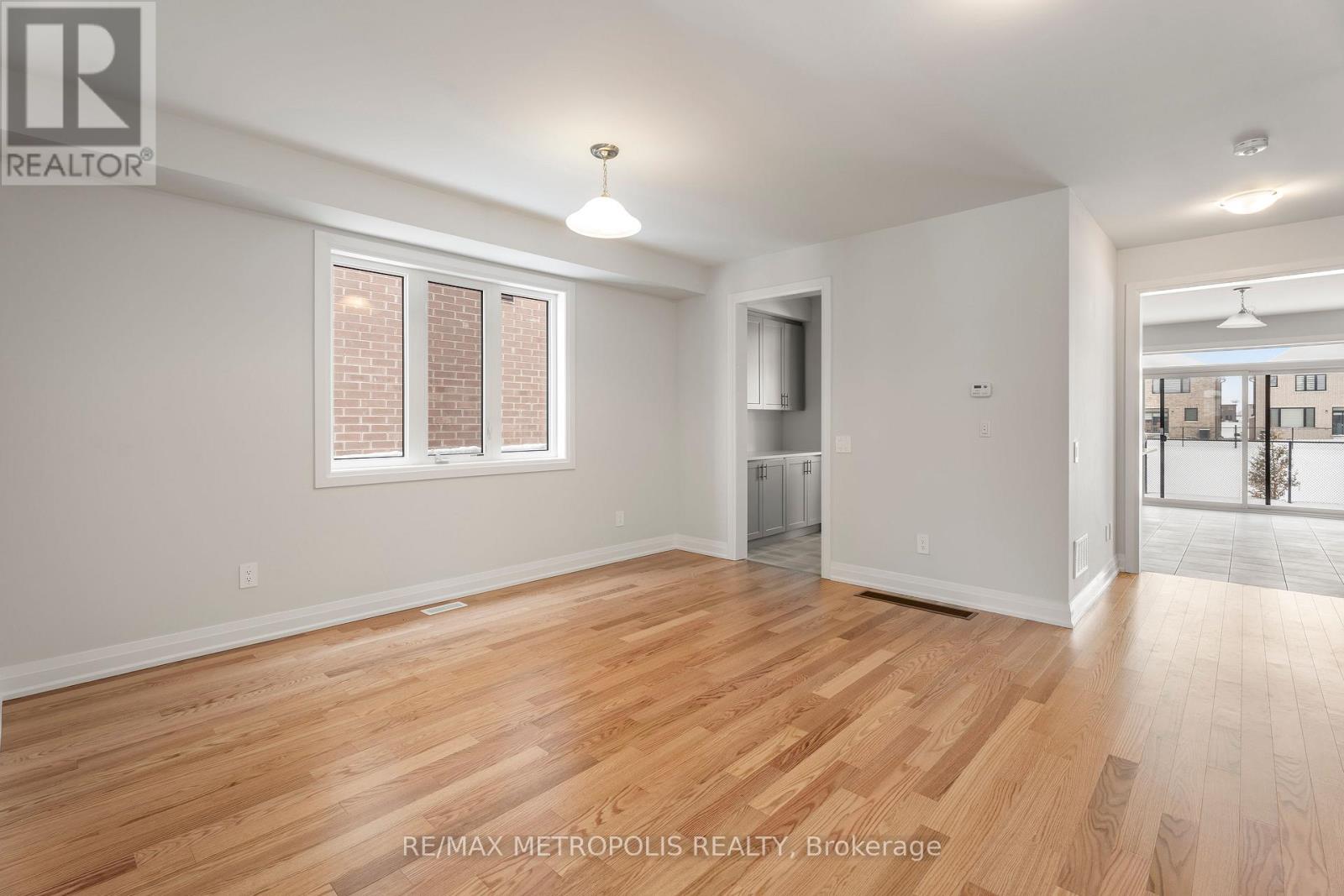 31 Walters Street, Kawartha Lakes (Lindsay), Ontario  K9V 0S2 - Photo 5 - X12766202