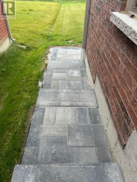 16 Carew Boulevard, Kawartha Lakes (Lindsay), Ontario  K9V 0J3 - Photo 23 - X12766824