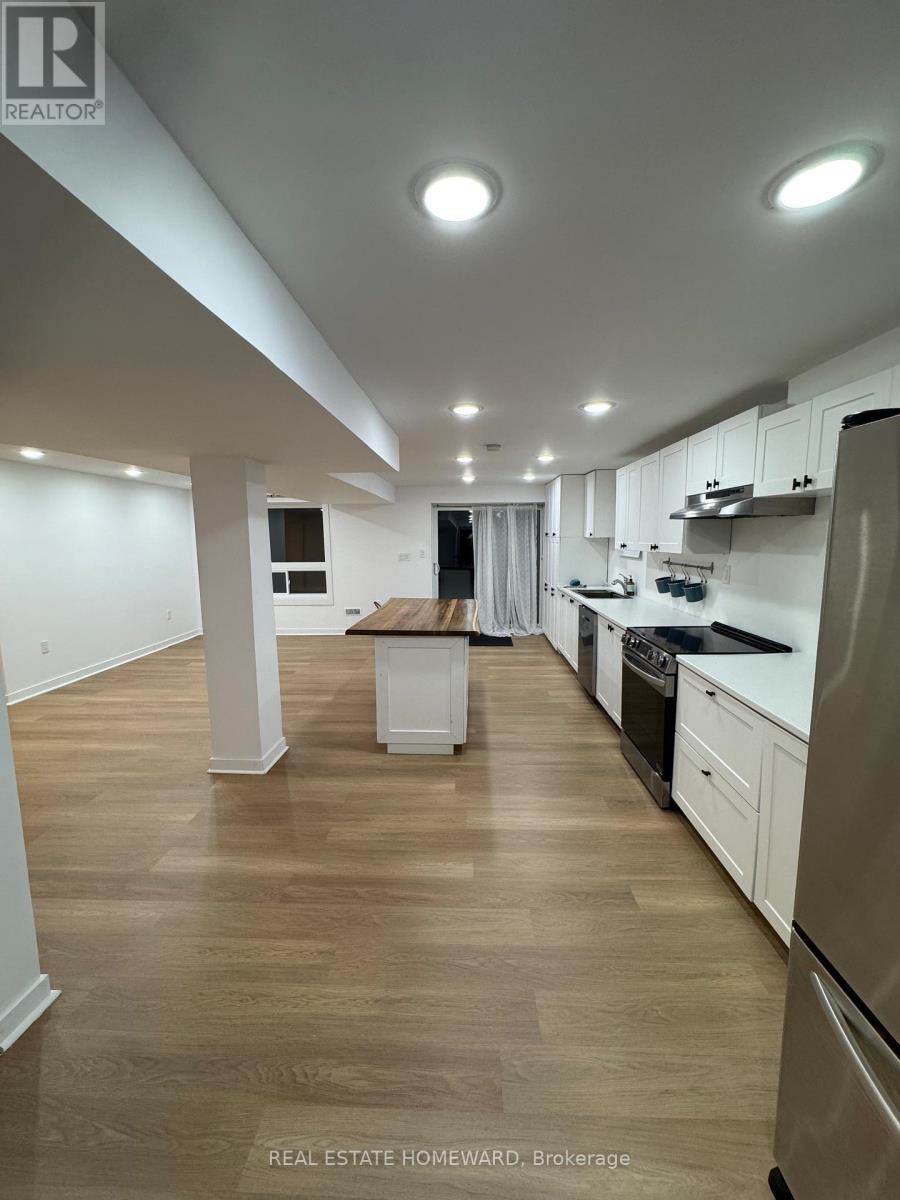 16 Carew Boulevard, Kawartha Lakes (Lindsay), Ontario  K9V 0J3 - Photo 4 - X12766824